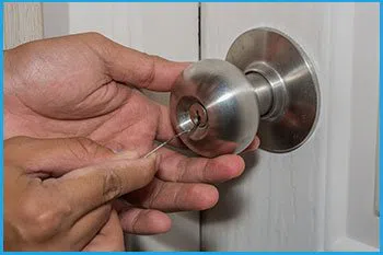 Lock Locksmith Services Richardson, TX 972-512-6389 - 14-unlock-door